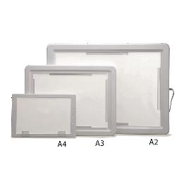 Negatoscopio plano A3 Mestra - Area de visión 420 x 300 mm, dimensión total 520 x 400 x  23. Pared.